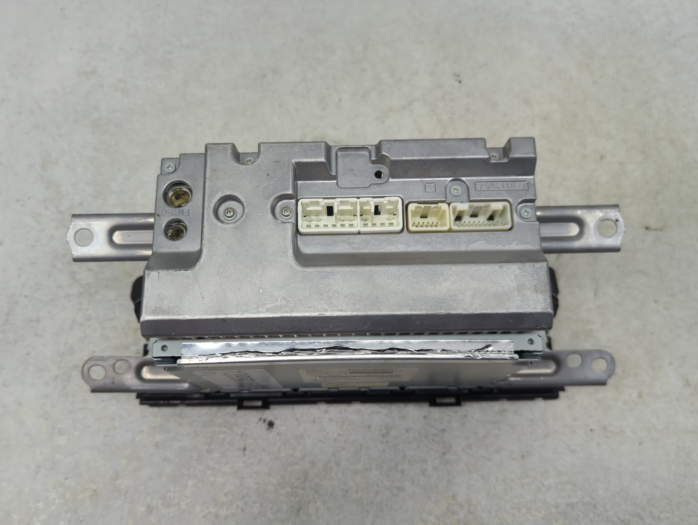 2010-2011 Toyota Prius Radio AM FM Cd Player Receiver Replacement P/N:86120-47290 Fits Fits 2010 2011 OEM Used Auto Parts - 