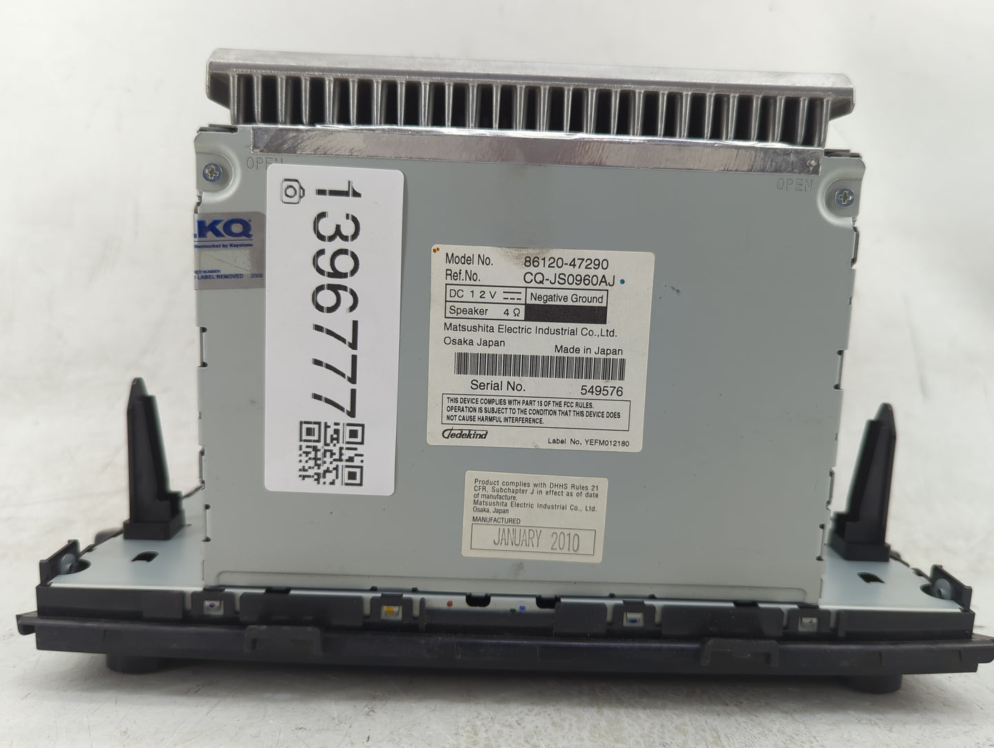 2010-2011 Toyota Prius Radio AM FM Cd Player Receiver Replacement P/N:86120-47290 Fits Fits 2010 2011 OEM Used Auto Parts - 