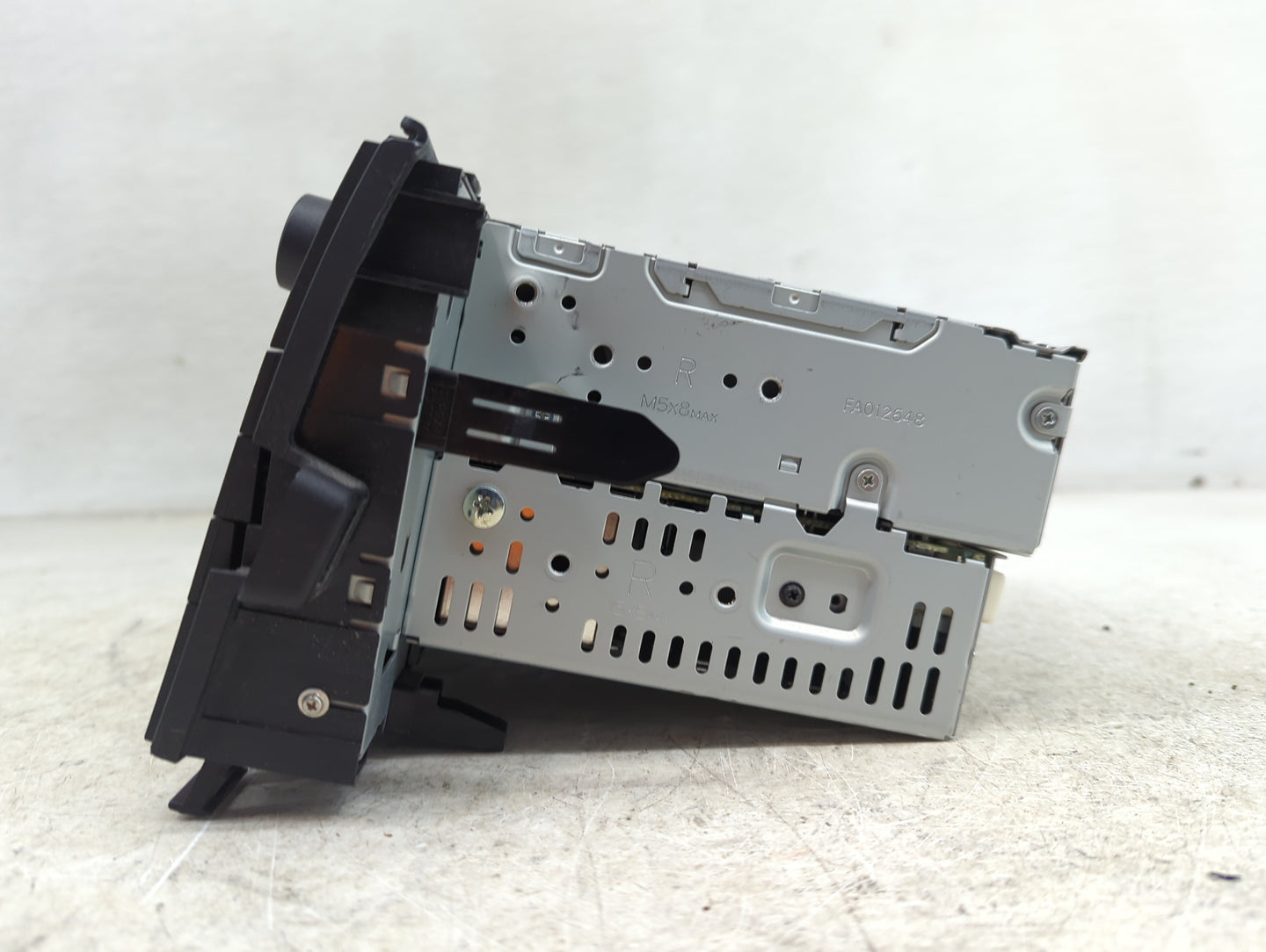 2010-2011 Toyota Prius Radio AM FM Cd Player Receiver Replacement P/N:86120-47370 Fits Fits 2010 2011 OEM Used Auto Parts - 