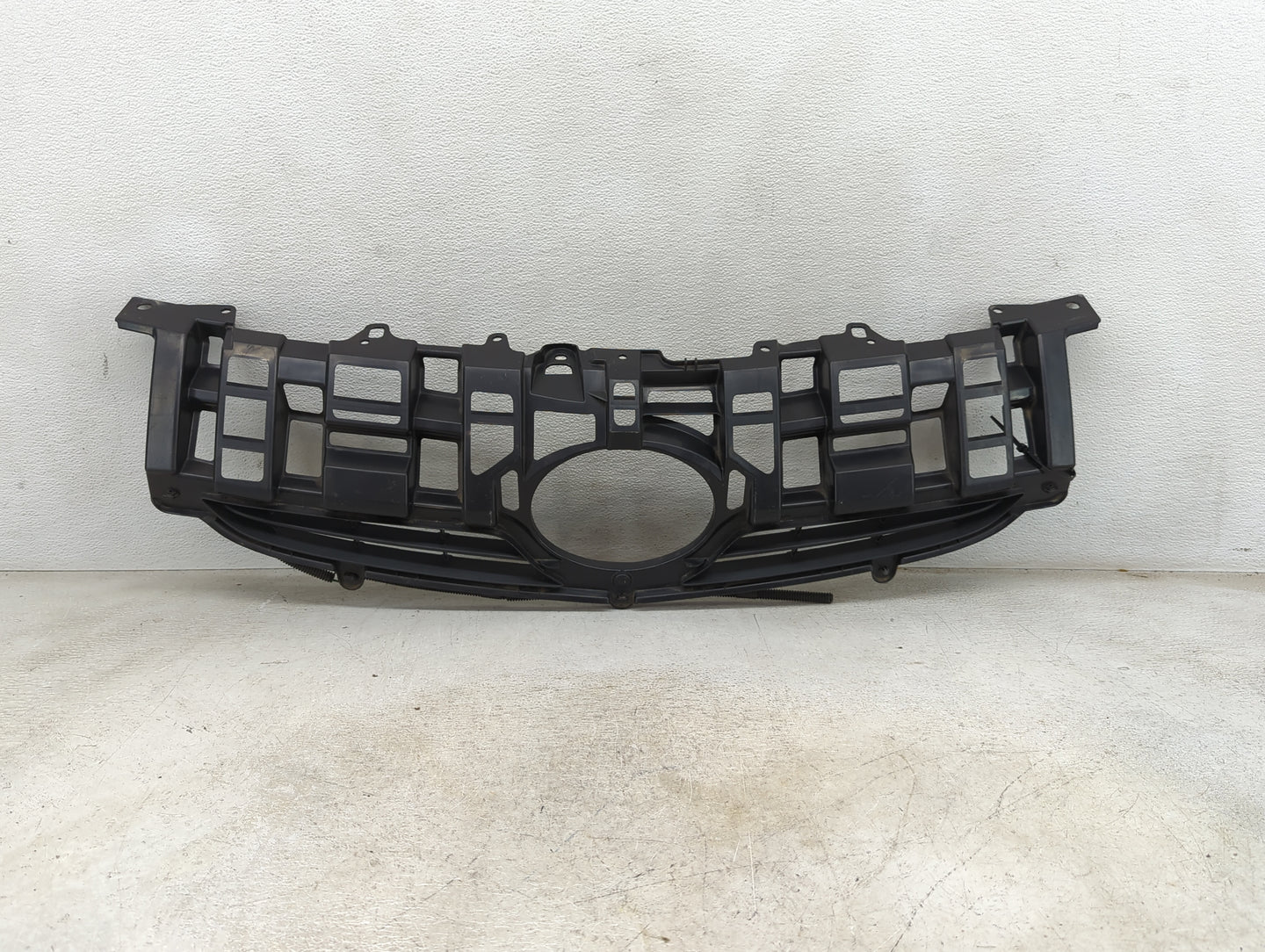 2010-2011 Toyota Prius Front Grille Bumper Not Included - Oemusedautoparts1.com