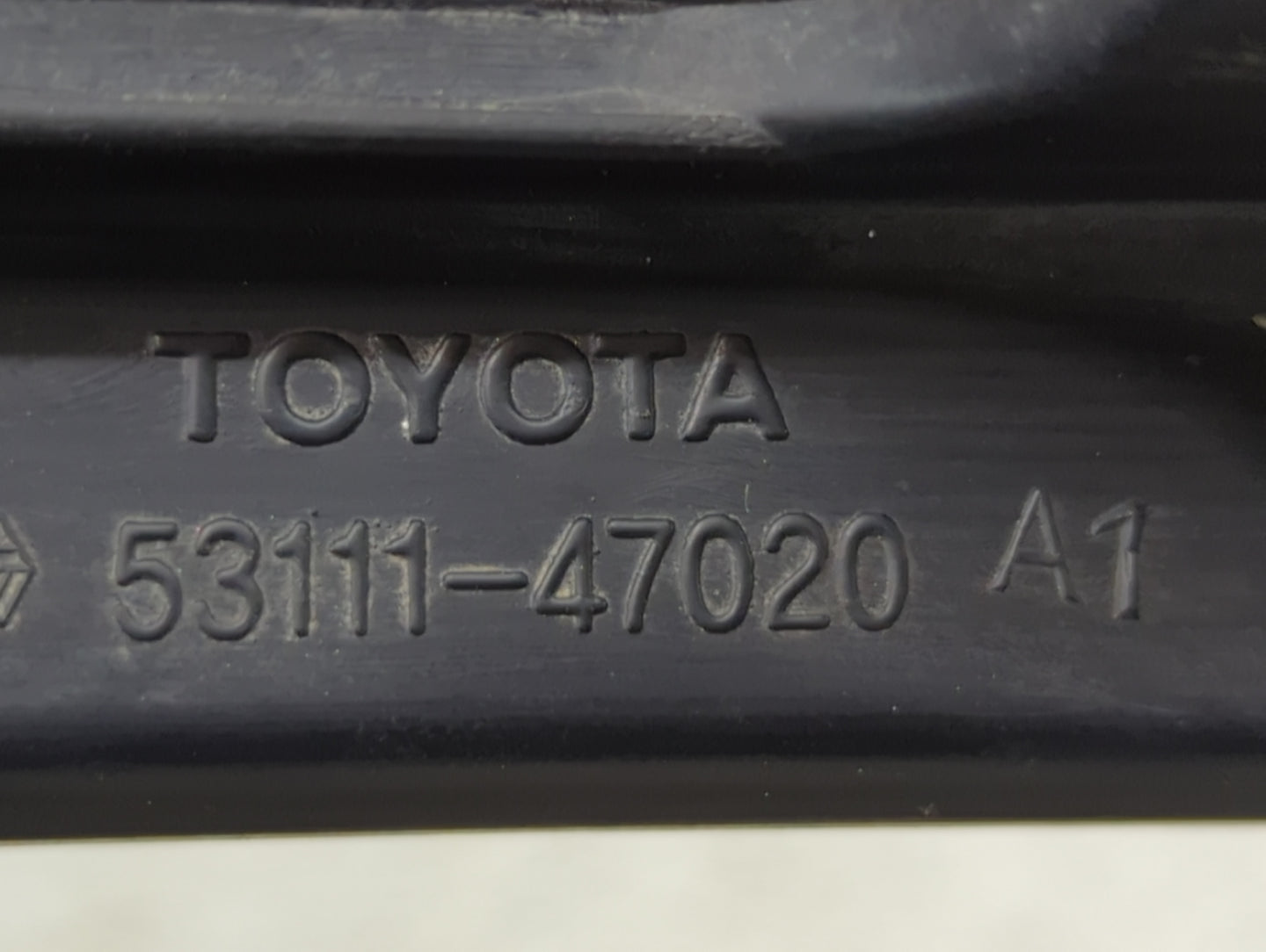 2010-2011 Toyota Prius Front Grille Bumper Not Included - Oemusedautoparts1.com