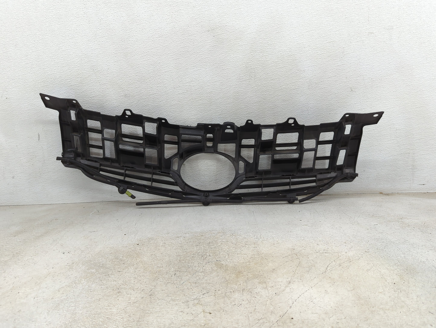 2010-2011 Toyota Prius Front Grille Bumper Not Included - Oemusedautoparts1.com