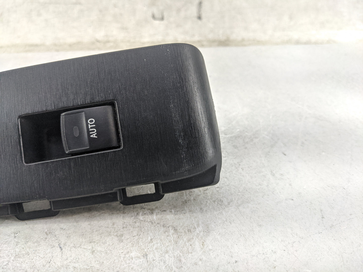 2010-2014 Toyota Prius Passenger Right Power Window Switch 74231-47120 - Oemusedautoparts1.com