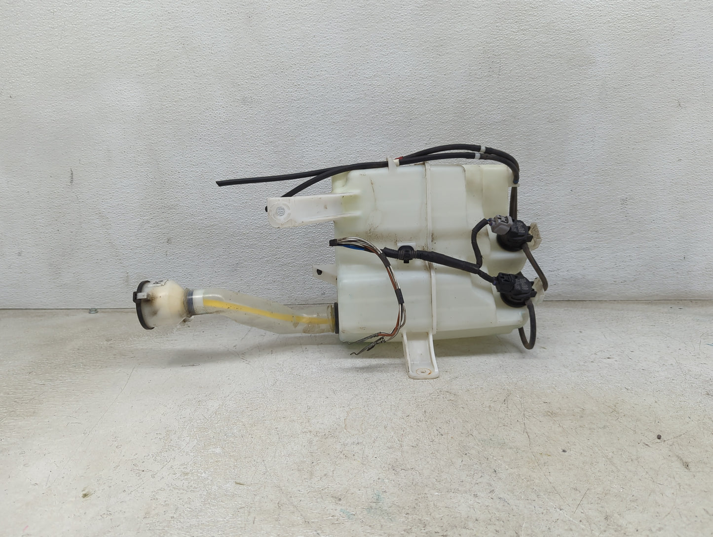 2010-2011 Toyota Prius Windshield Washer Fluid Reservoir Bottle Oem 1474049 - Oemusedautoparts1.com
