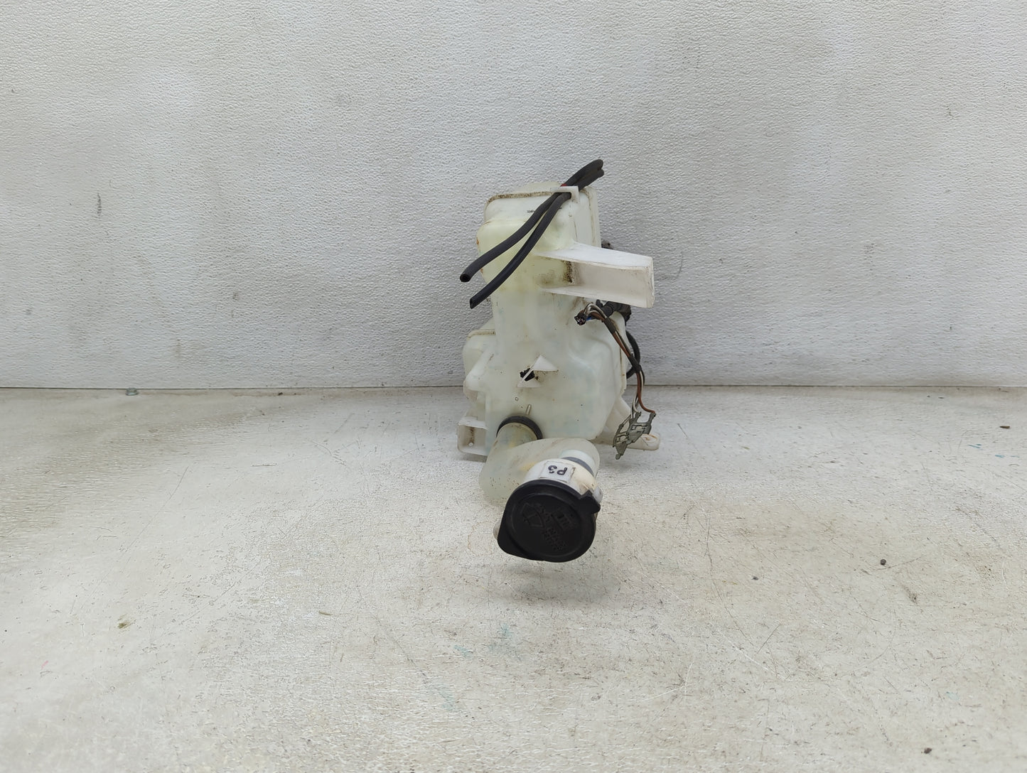 2010-2011 Toyota Prius Windshield Washer Fluid Reservoir Bottle Oem 1474049 - Oemusedautoparts1.com