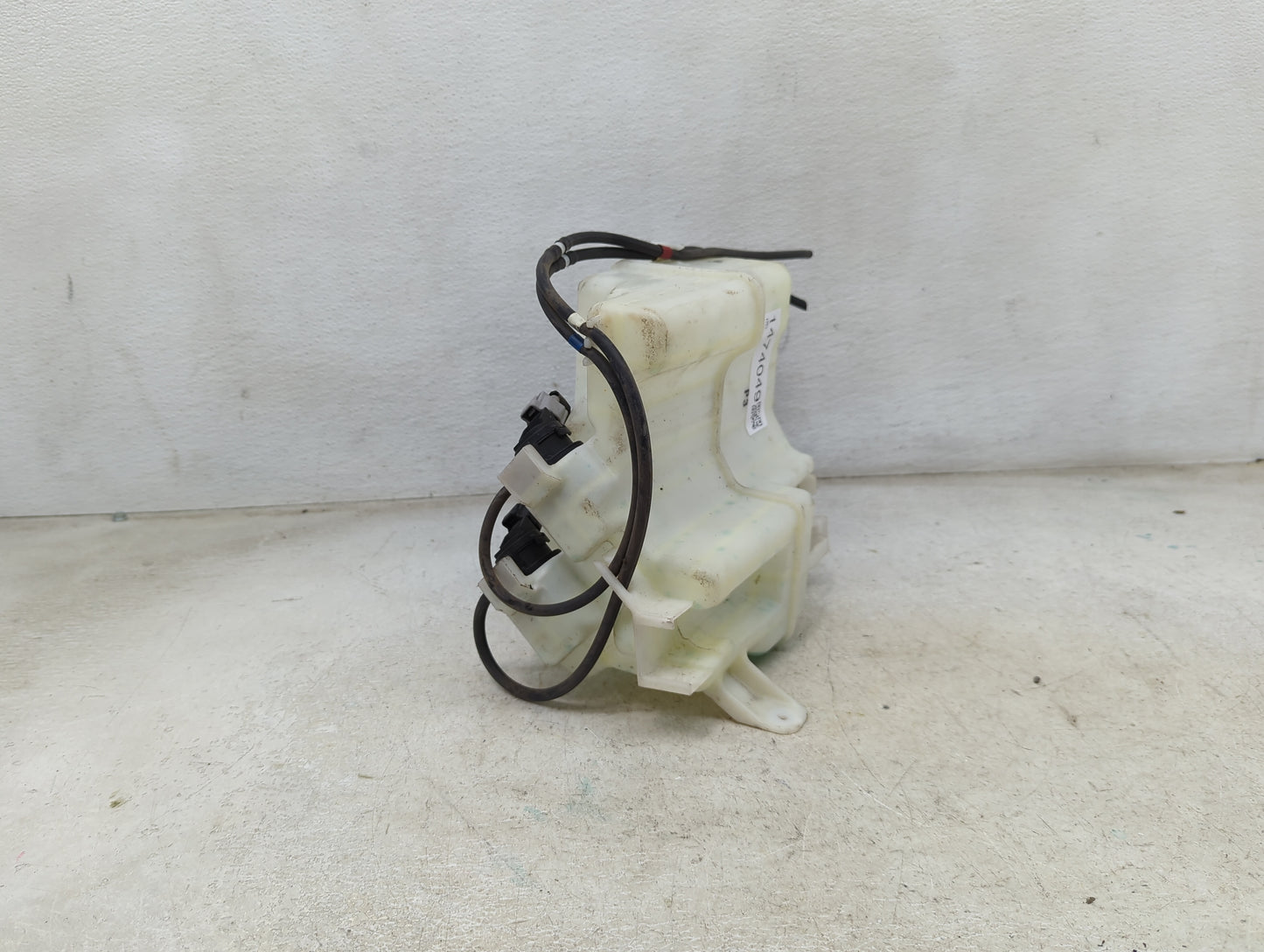 2010-2011 Toyota Prius Windshield Washer Fluid Reservoir Bottle Oem 1474049 - Oemusedautoparts1.com
