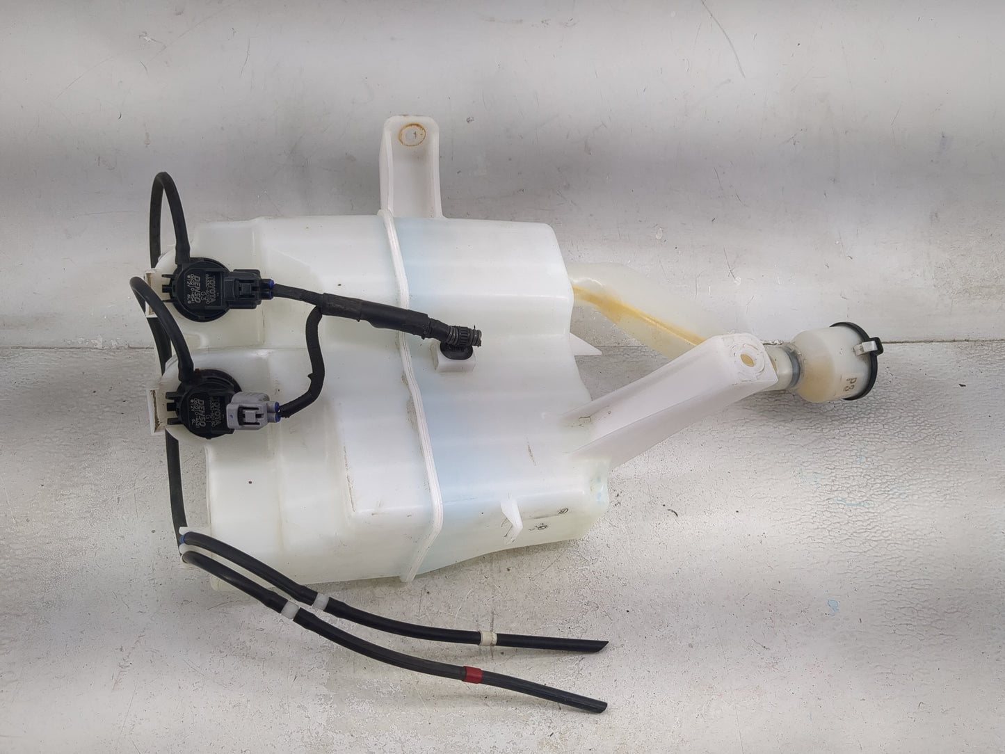 2010-2011 Toyota Prius Windshield Washer Fluid Reservoir Bottle Oem - Oemusedautoparts1.com
