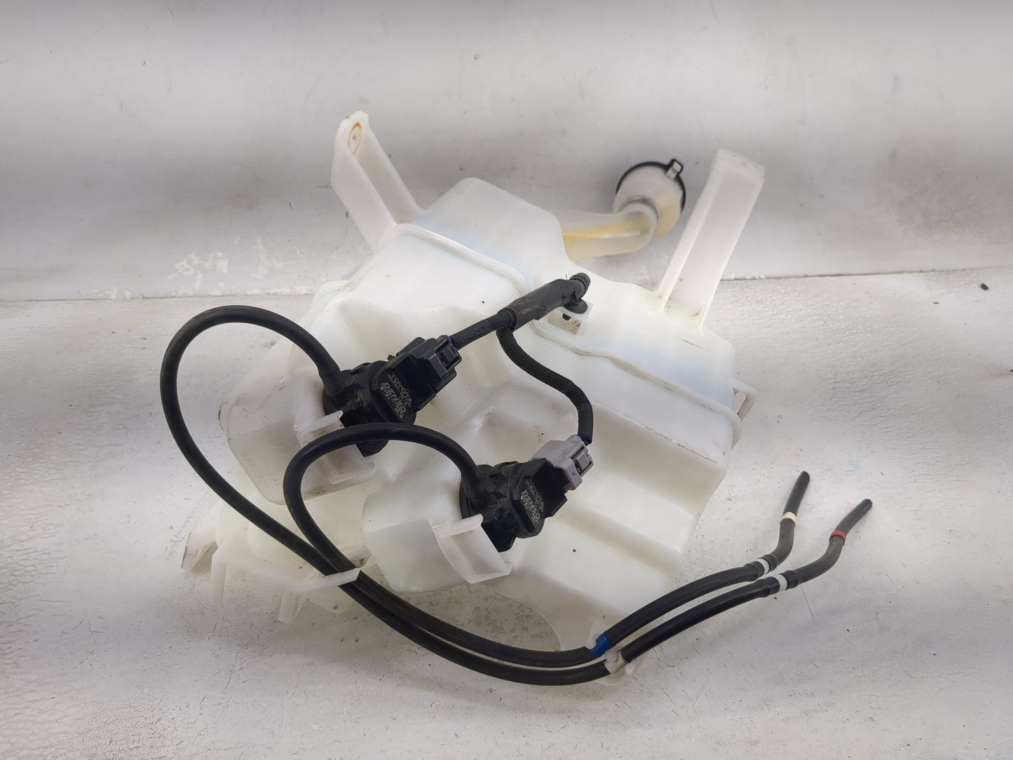 2010-2011 Toyota Prius Windshield Washer Fluid Reservoir Bottle Oem - Oemusedautoparts1.com