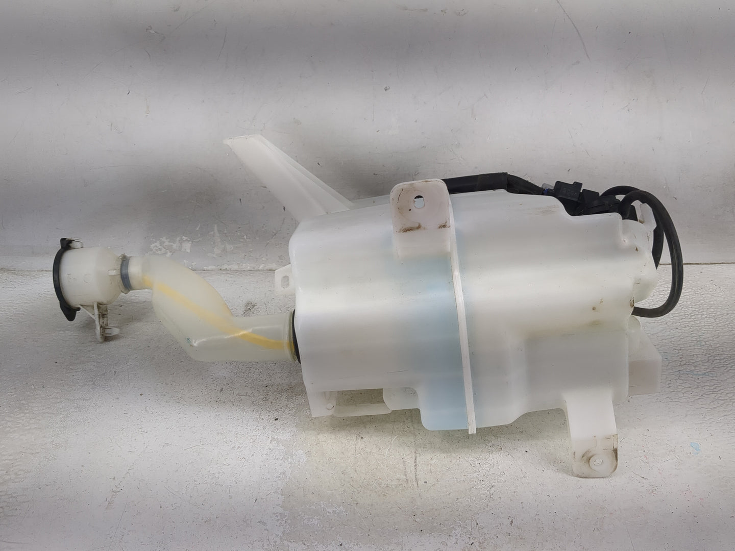 2010-2011 Toyota Prius Windshield Washer Fluid Reservoir Bottle Oem - Oemusedautoparts1.com