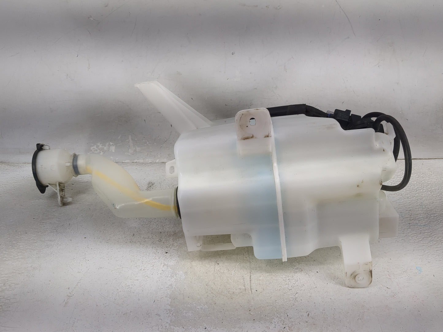 2010-2011 Toyota Prius Windshield Washer Fluid Reservoir Bottle Oem - Oemusedautoparts1.com