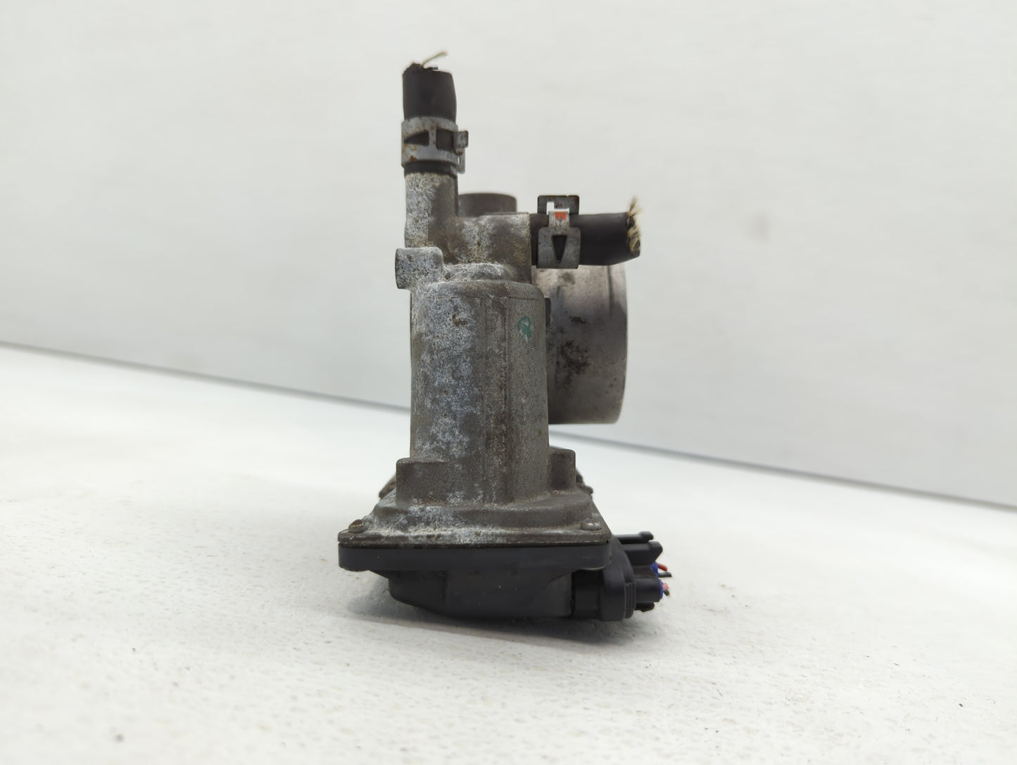 2010-2022 Toyota Prius Throttle Body Fits Fits 2010 2011 2012 2013 2014 2015 2016 2017 2018 2019 2020 2021 2022 OEM Used Aut