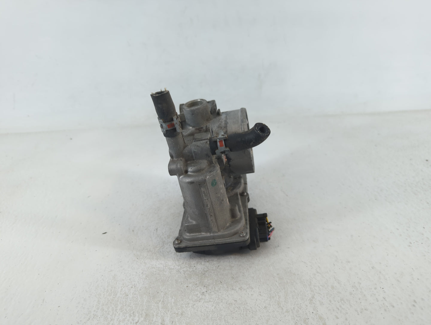 2010 Toyota Prius Throttle Body P/N:22030-37060 Fits OEM Used Auto Parts - Oemusedautoparts1.com