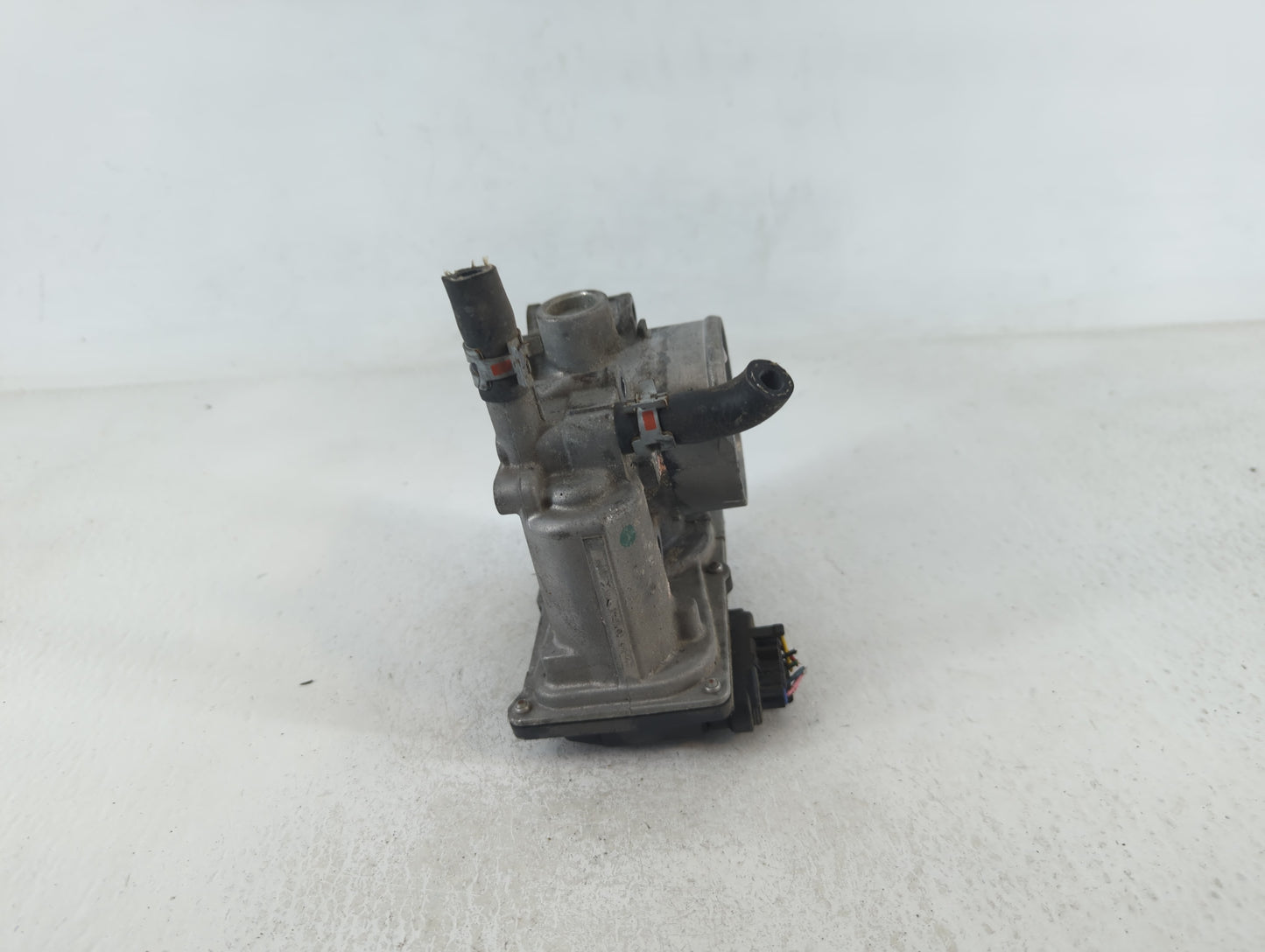2010 Toyota Prius Throttle Body P/N:22030-37060 Fits OEM Used Auto Parts - Oemusedautoparts1.com