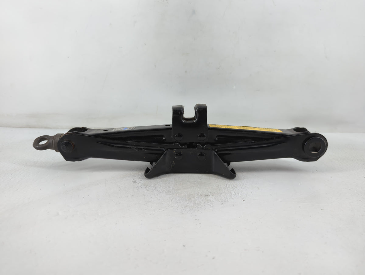 2010 Toyota Prius Spare Scissor Car Jack 777471 - Oemusedautoparts1.com
