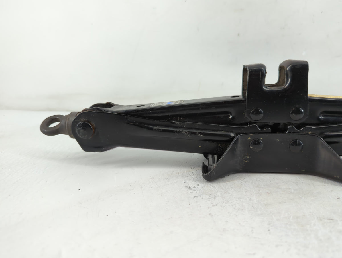 2010 Toyota Prius Spare Scissor Car Jack 777471 - Oemusedautoparts1.com