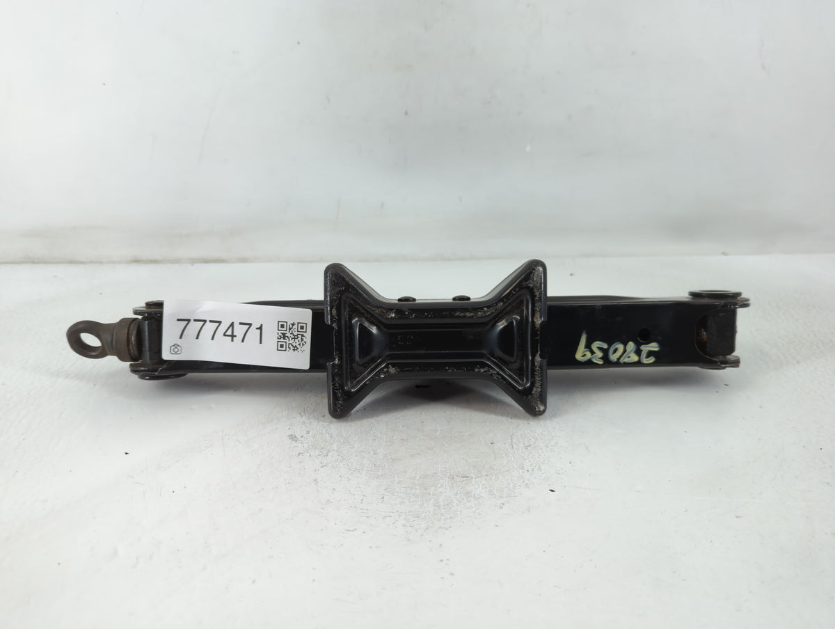 2010 Toyota Prius Spare Scissor Car Jack 777471 - Oemusedautoparts1.com