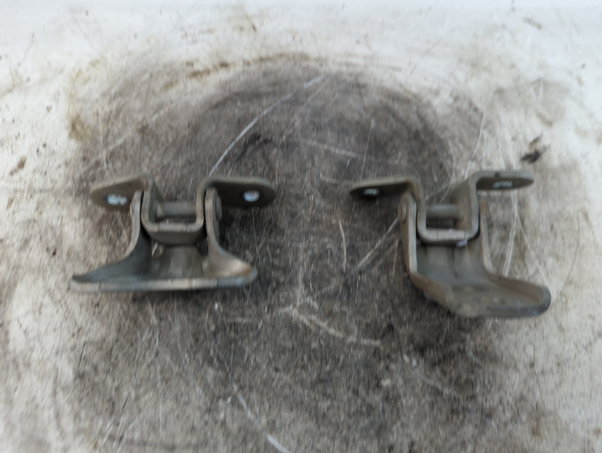 2010 Toyota Prius Driver Left Hood Hinge - Oemusedautoparts1.com