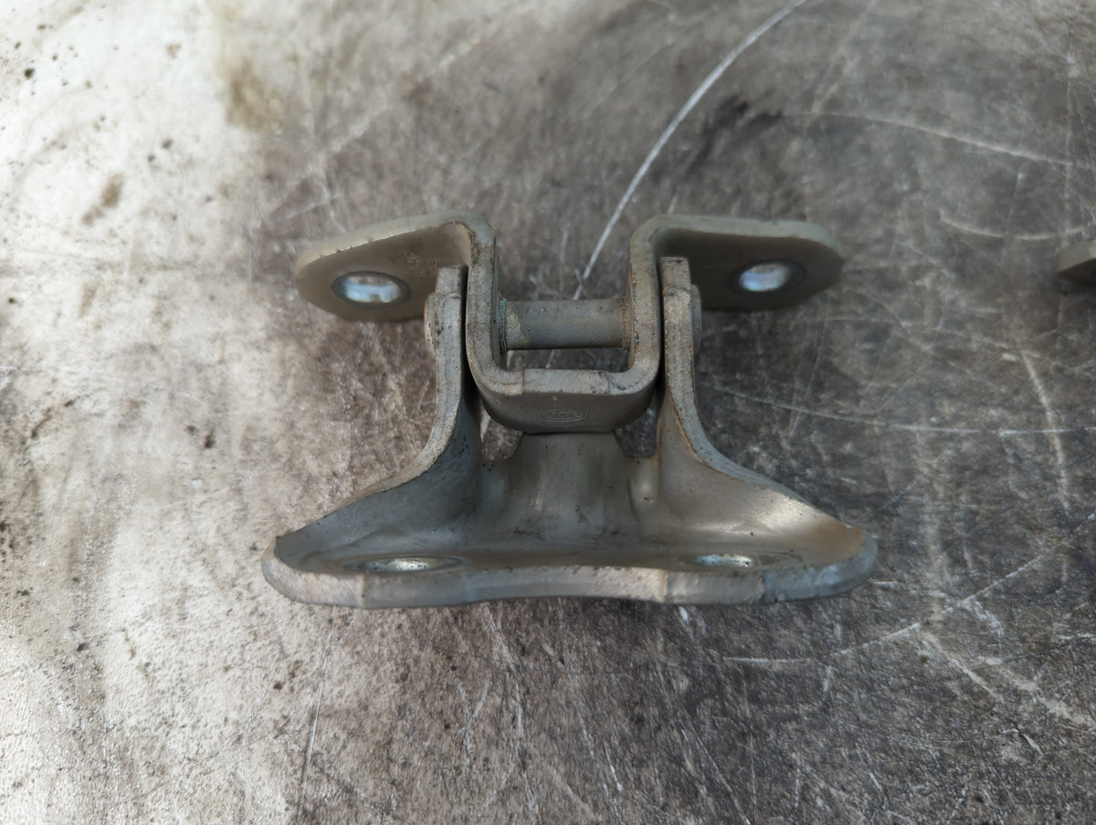 2010 Toyota Prius Driver Left Hood Hinge - Oemusedautoparts1.com