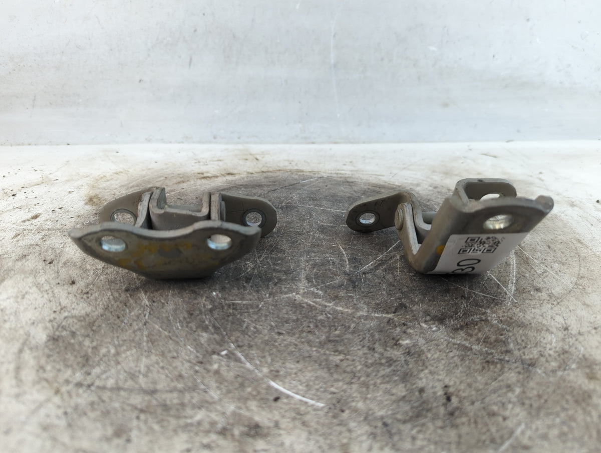 2010 Toyota Prius Driver Left Hood Hinge - Oemusedautoparts1.com