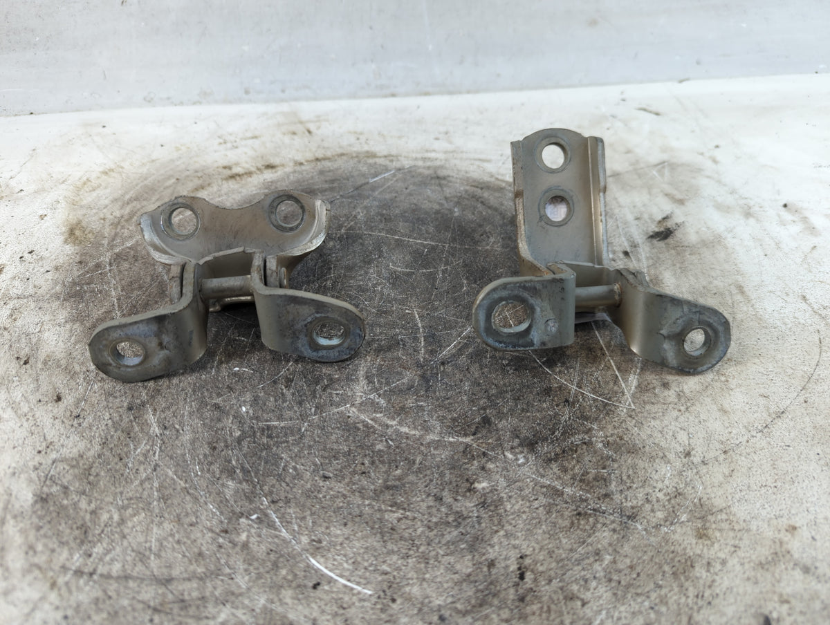 2010 Toyota Prius Driver Left Hood Hinge - Oemusedautoparts1.com
