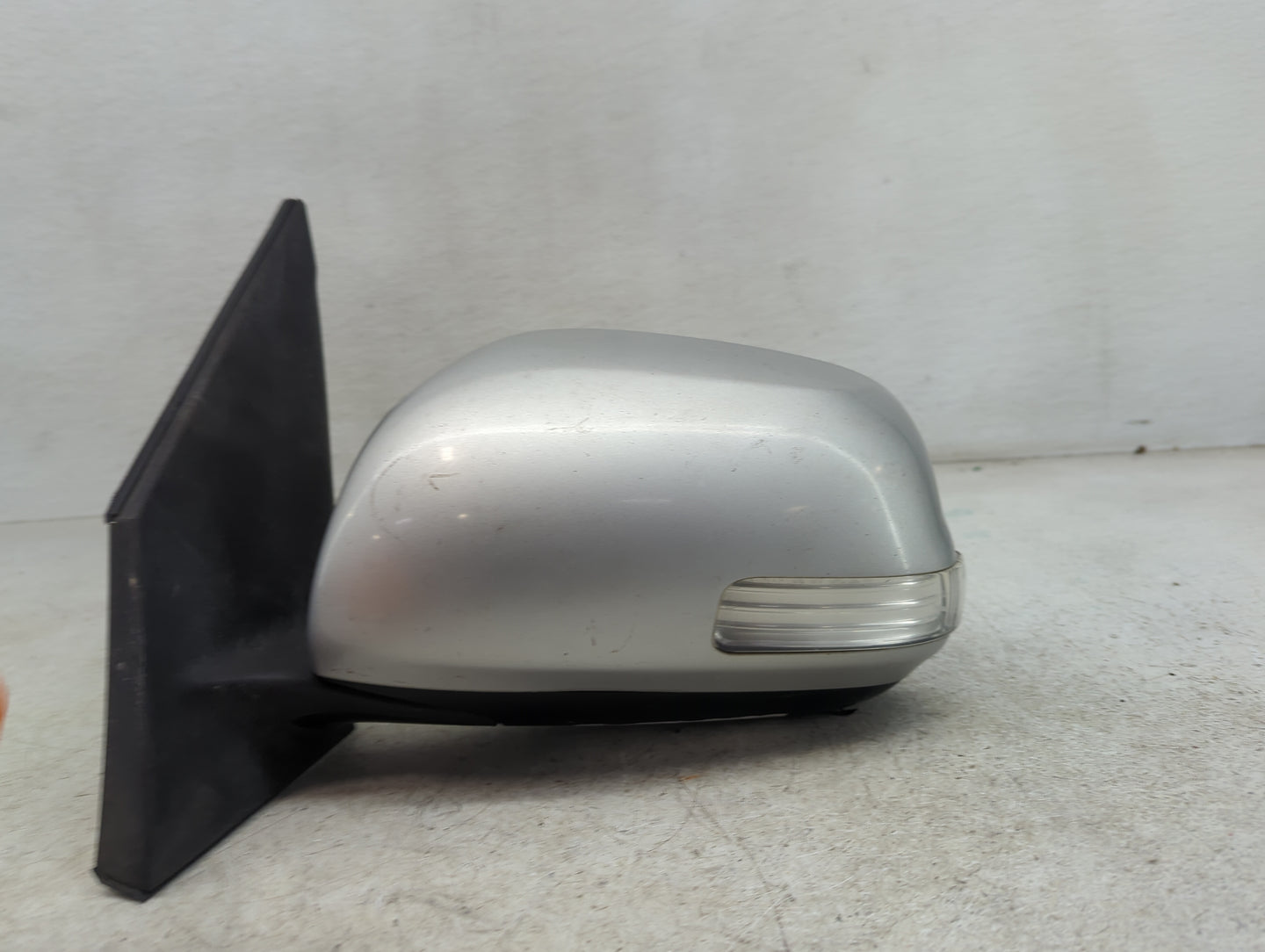 2009-2012 Toyota Rav4 Driver Side View Mirror - Left Door Mirror OEM Used - Oemusedautoparts1.com