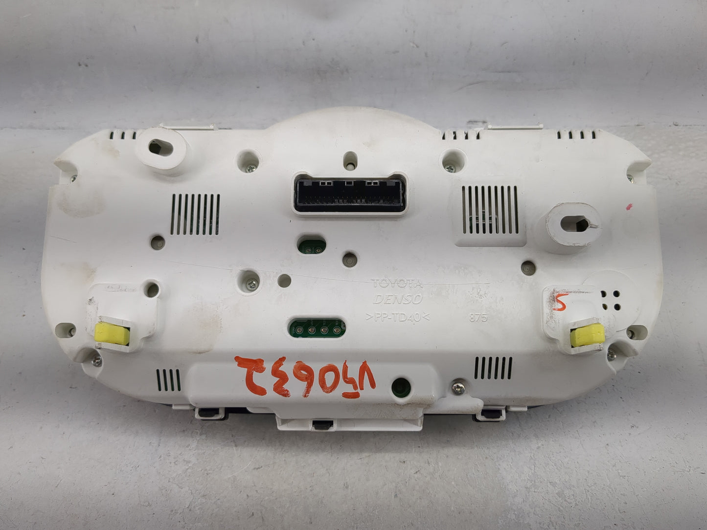 2010-2012 Toyota Rav4 Instrument Cluster Speedometer Gauges P/N:83800-0R011-00 TN257460-2850 Miles: Fits Fits 2010 2011 2012
