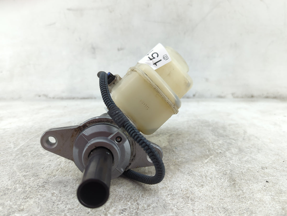 2006-2018 Toyota Rav4 Brake Master Cylinder 1511892 - Oemusedautoparts1.com