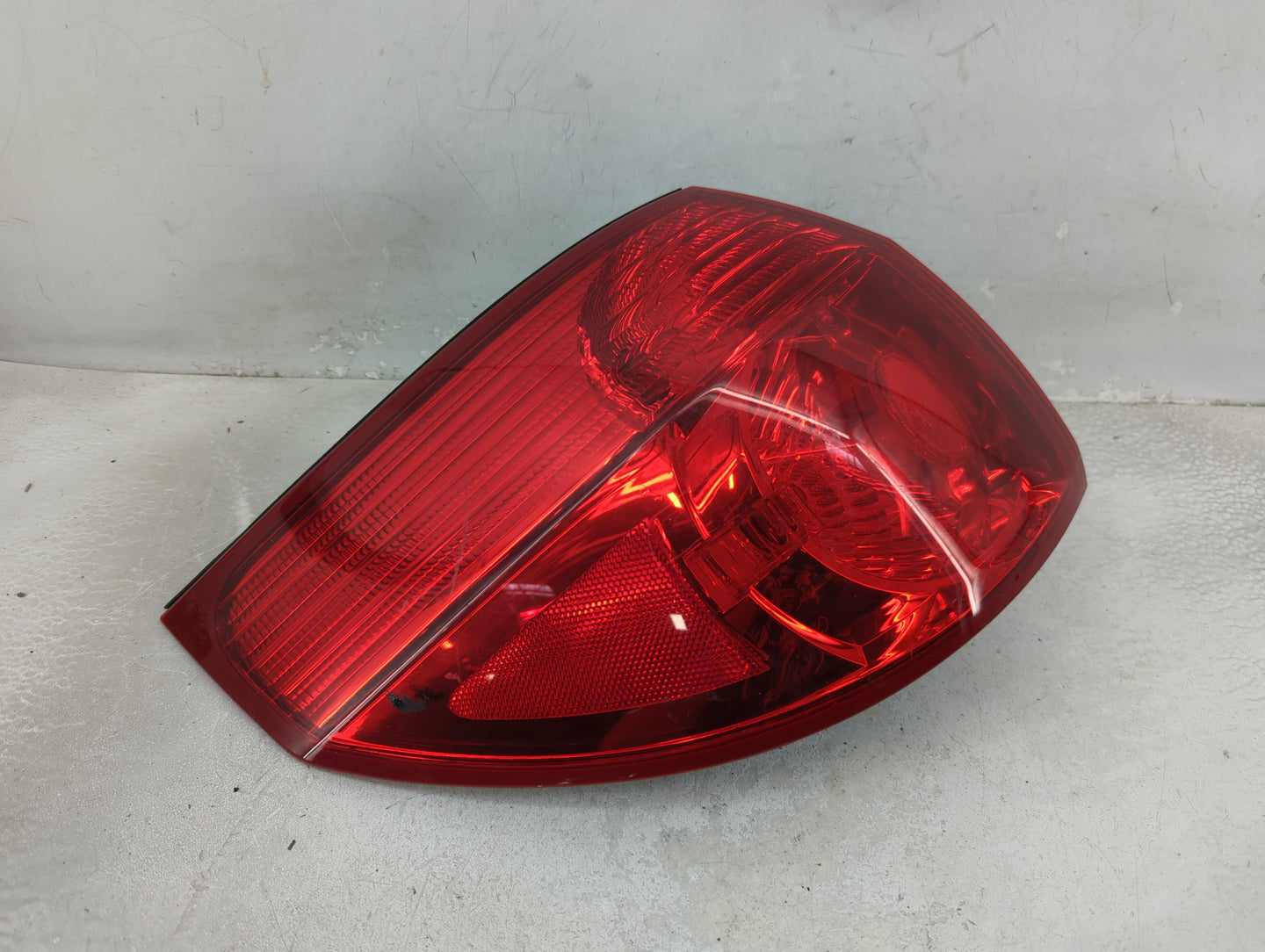 2006-2010 Toyota Sienna Tail Light Assembly Driver Left OEM Fits Fits 2006 2007 2008 2009 2010 OEM Used Auto Parts - Oemused