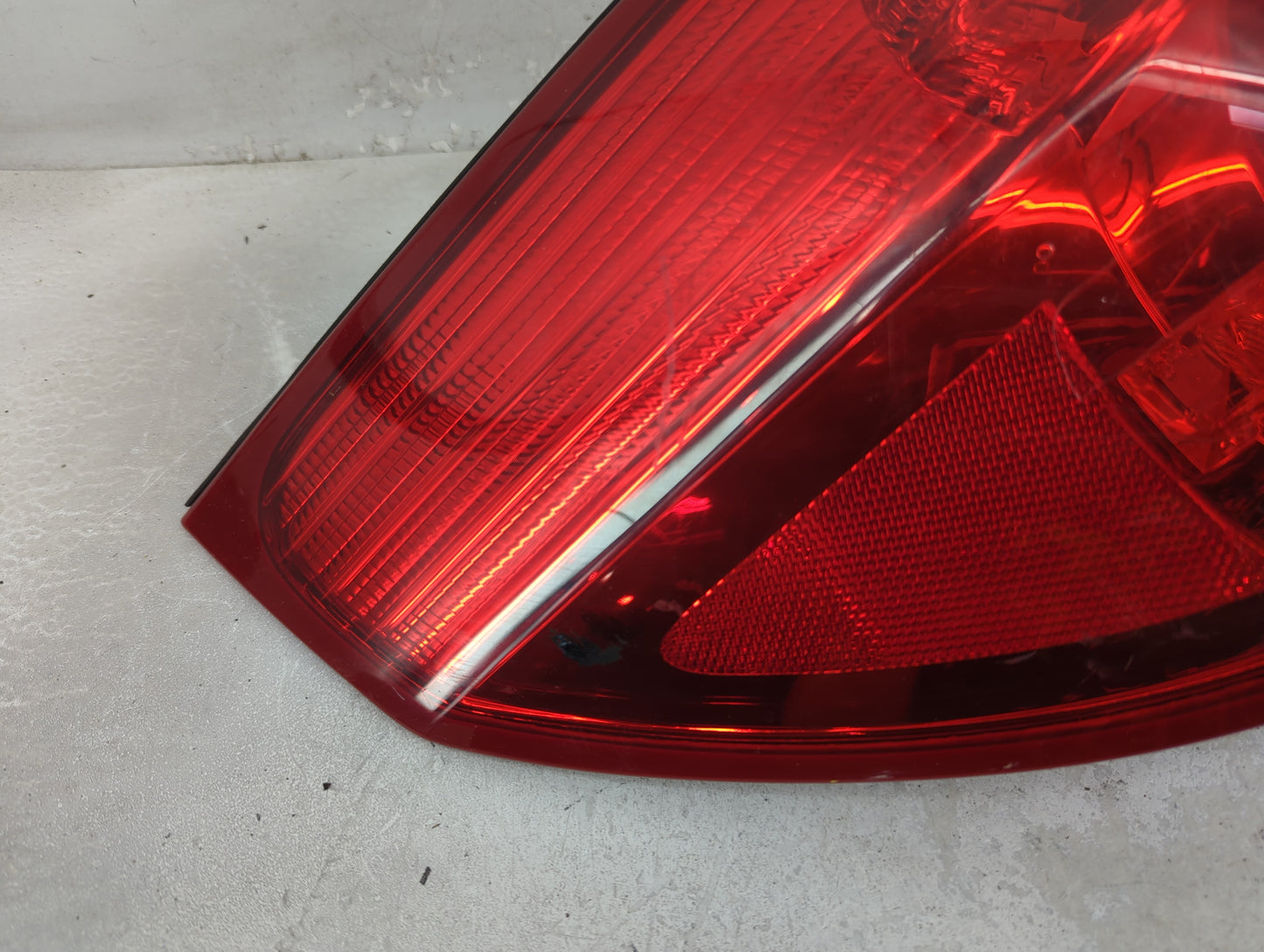 2006-2010 Toyota Sienna Tail Light Assembly Driver Left OEM Fits Fits 2006 2007 2008 2009 2010 OEM Used Auto Parts - Oemused
