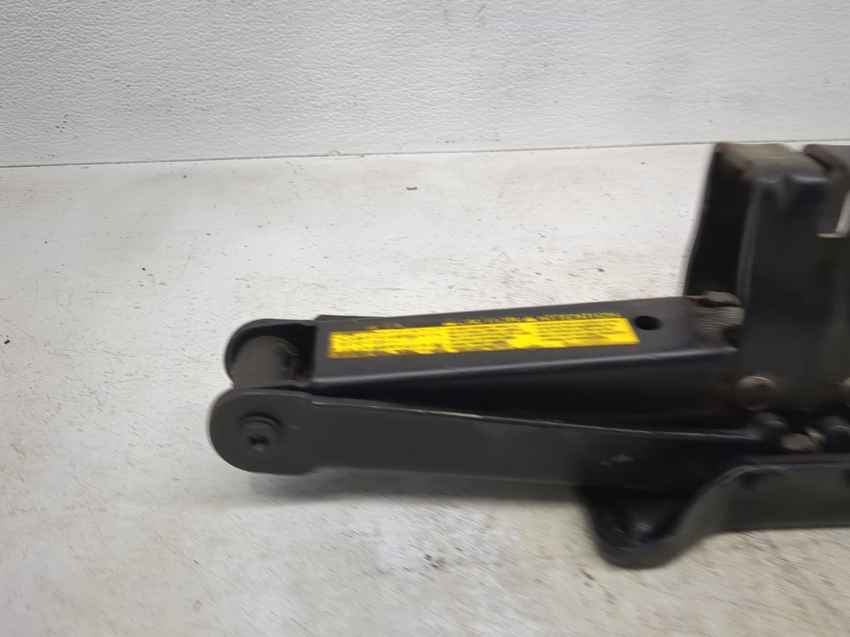 2010 Toyota Sienna Spare Scissor Car Jack - Oemusedautoparts1.com