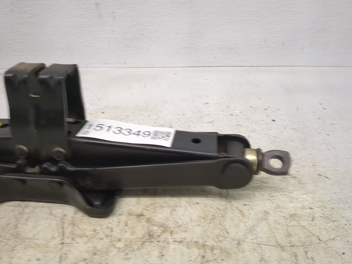 2010 Toyota Sienna Spare Scissor Car Jack - Oemusedautoparts1.com