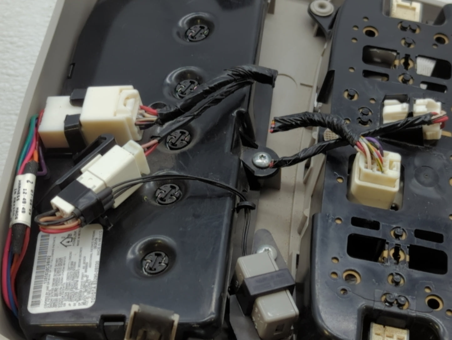 2010 Toyota Sienna Overhead Roof Console - Oemusedautoparts1.com