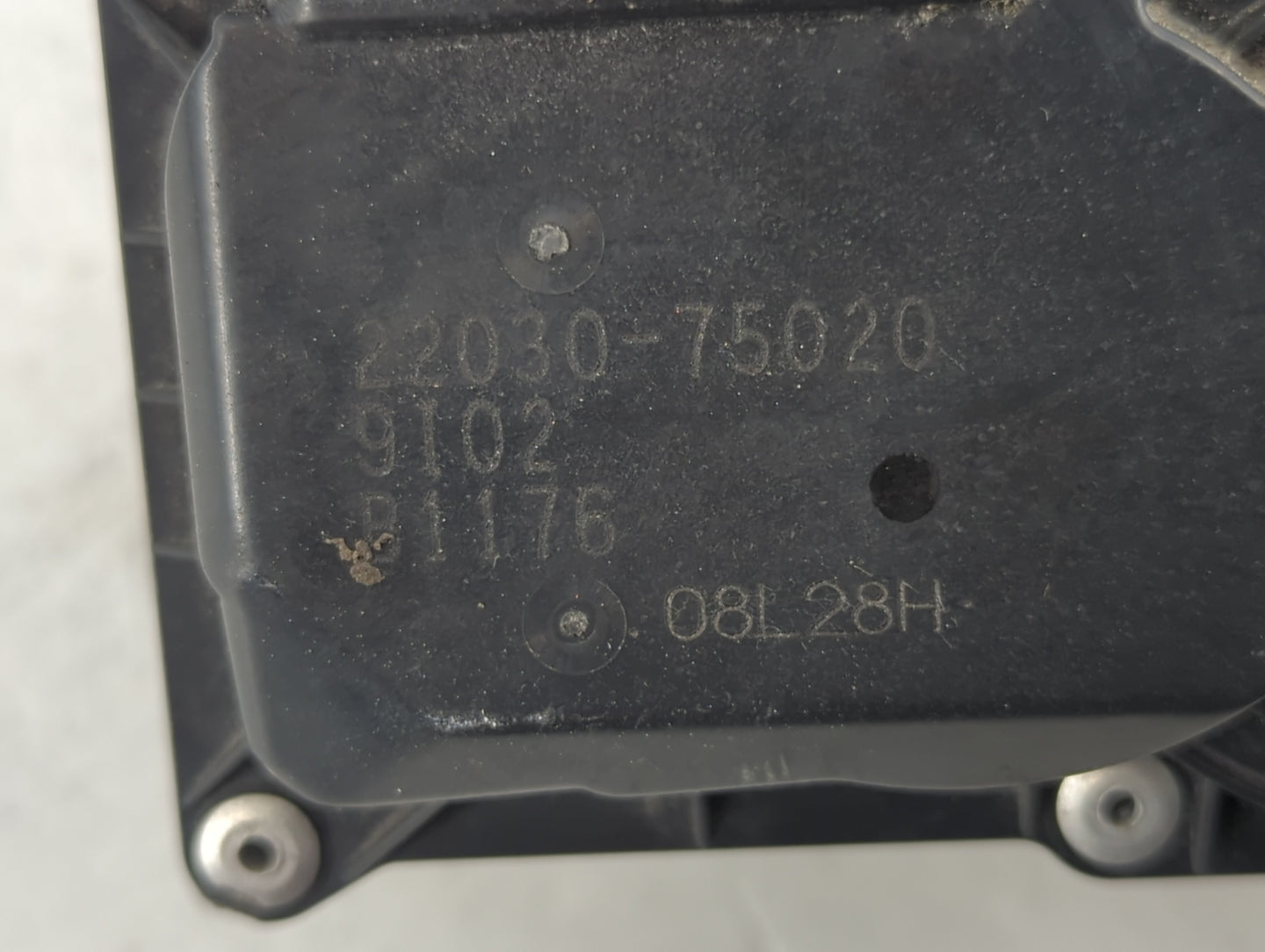 2005-2015 Toyota Tacoma Throttle Body P/N:9102B1176 22030-75020 Fits Fits 2005 2006 2007 2008 2009 2010 2011 2012 2013 2014 