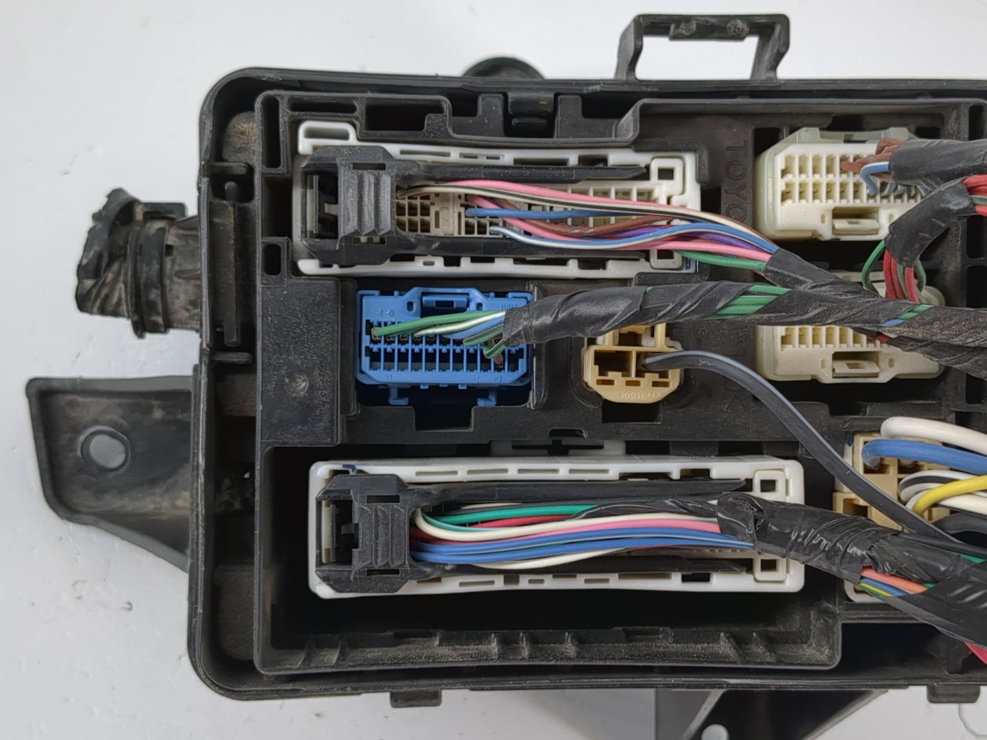 2010 Toyota Tundra Fusebox Fuse Box Panel Relay Module Fits OEM Used Auto Parts - Oemusedautoparts1.com