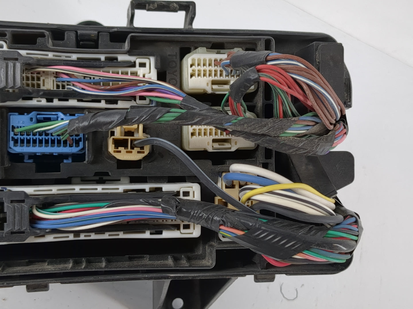2010 Toyota Tundra Fusebox Fuse Box Panel Relay Module Fits OEM Used Auto Parts - Oemusedautoparts1.com