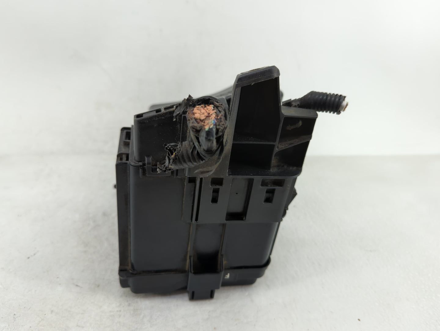 2010-2016 Toyota Venza Fusebox Fuse Box Panel Relay Module Fits Fits 2010 2013 2014 2015 2016 OEM Used Auto Parts - Oemuseda
