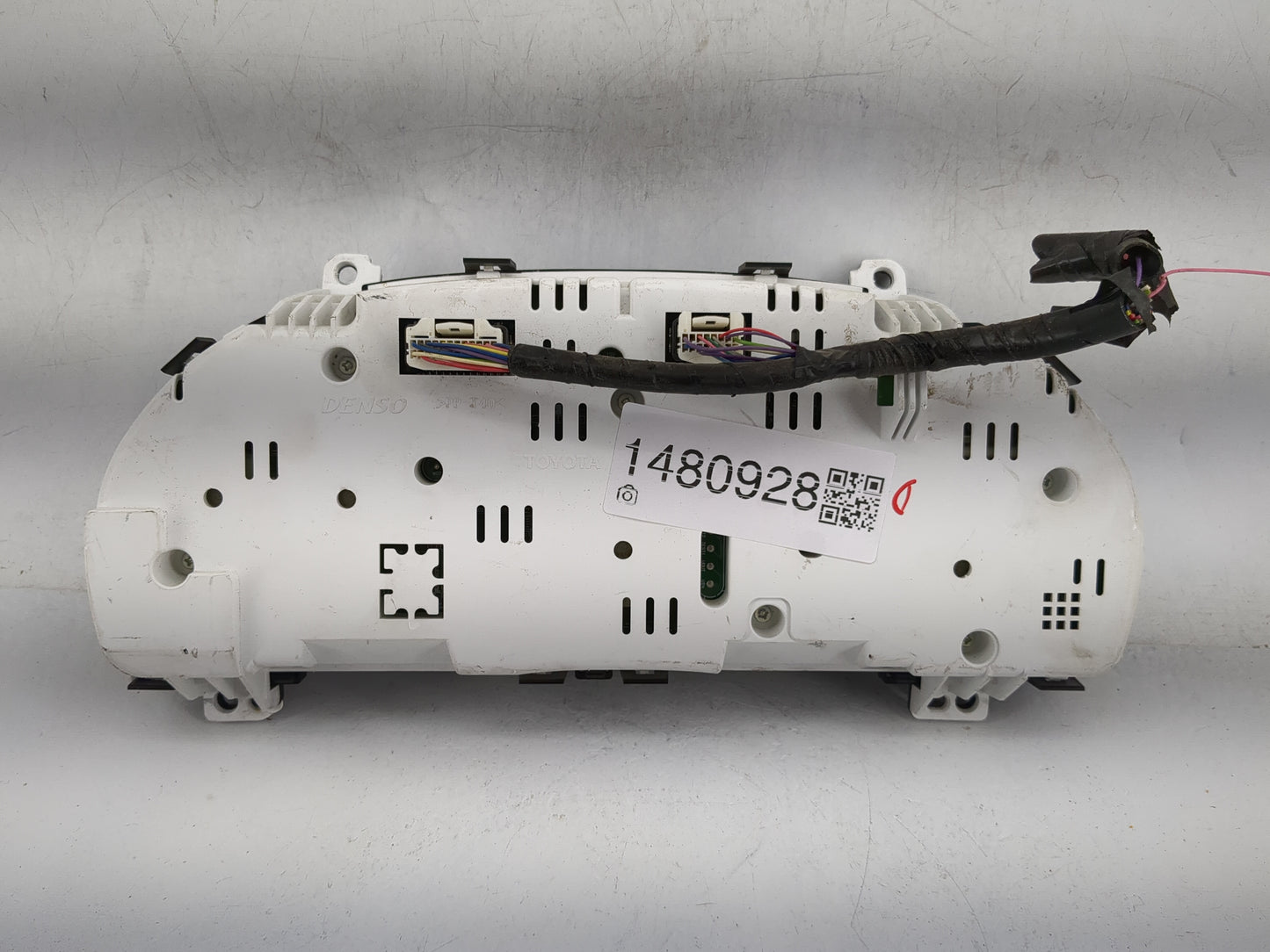 2009-2010 Toyota Venza Instrument Cluster Speedometer Gauges P/N:83800-0T050-00 TN257450-0586 Miles: Fits Fits 2009 2010 OEM