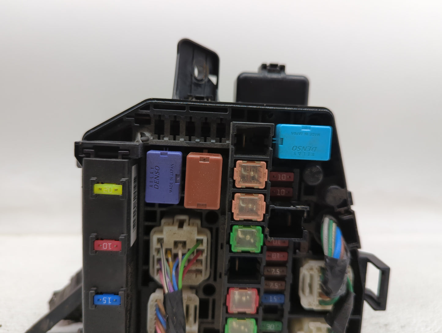 2006-2011 Toyota Yaris Fusebox Fuse Box Panel Relay Module P/N:82662-52301 Fits Fits 2006 2007 2008 2009 2010 2011 OEM Used 