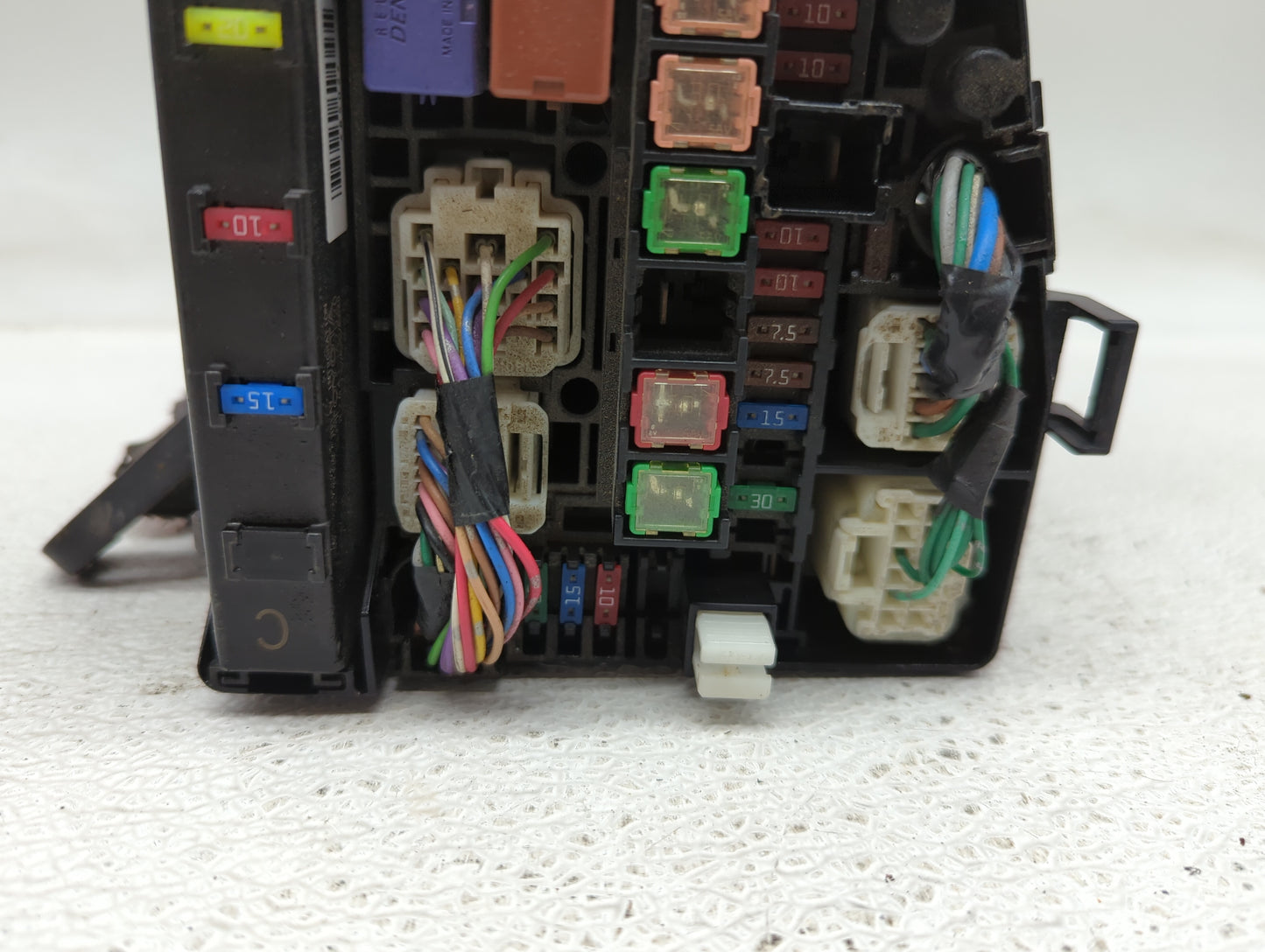 2006-2011 Toyota Yaris Fusebox Fuse Box Panel Relay Module P/N:82662-52301 Fits Fits 2006 2007 2008 2009 2010 2011 OEM Used 