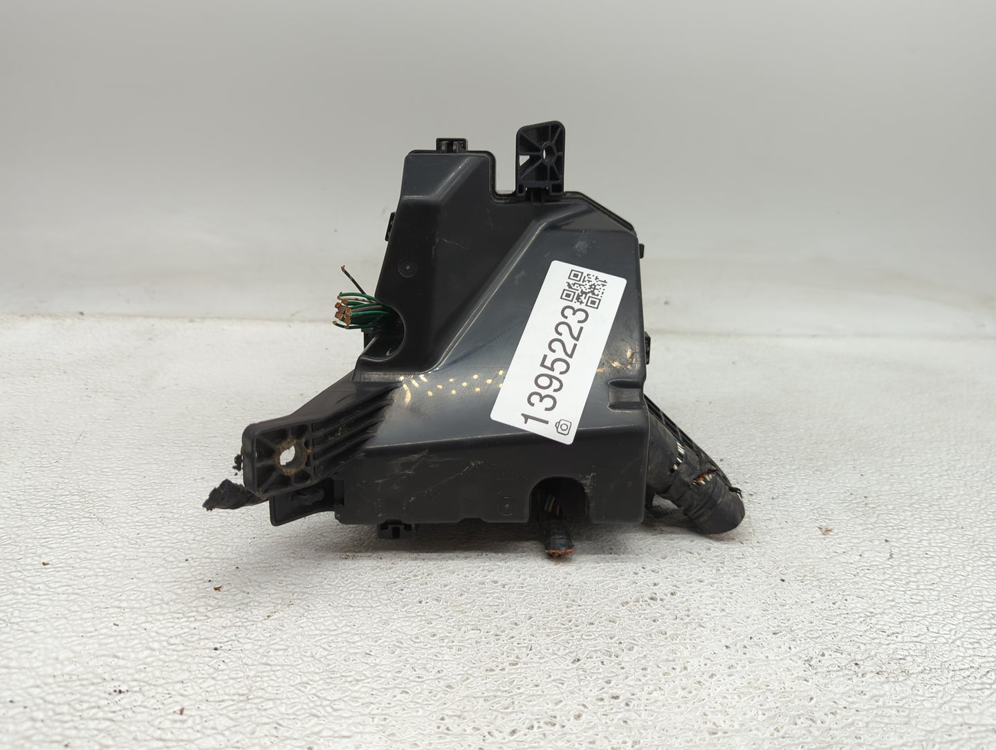 2006-2011 Toyota Yaris Fusebox Fuse Box Panel Relay Module P/N:82662-52301 Fits Fits 2006 2007 2008 2009 2010 2011 OEM Used 
