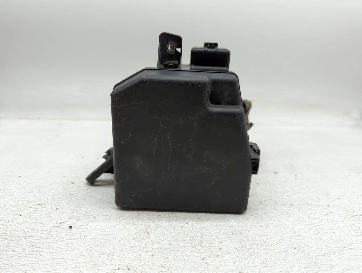 2006-2011 Toyota Yaris Fusebox Fuse Box Panel Relay Module P/N:82662-52301 Fits Fits 2006 2007 2008 2009 2010 2011 OEM Used 