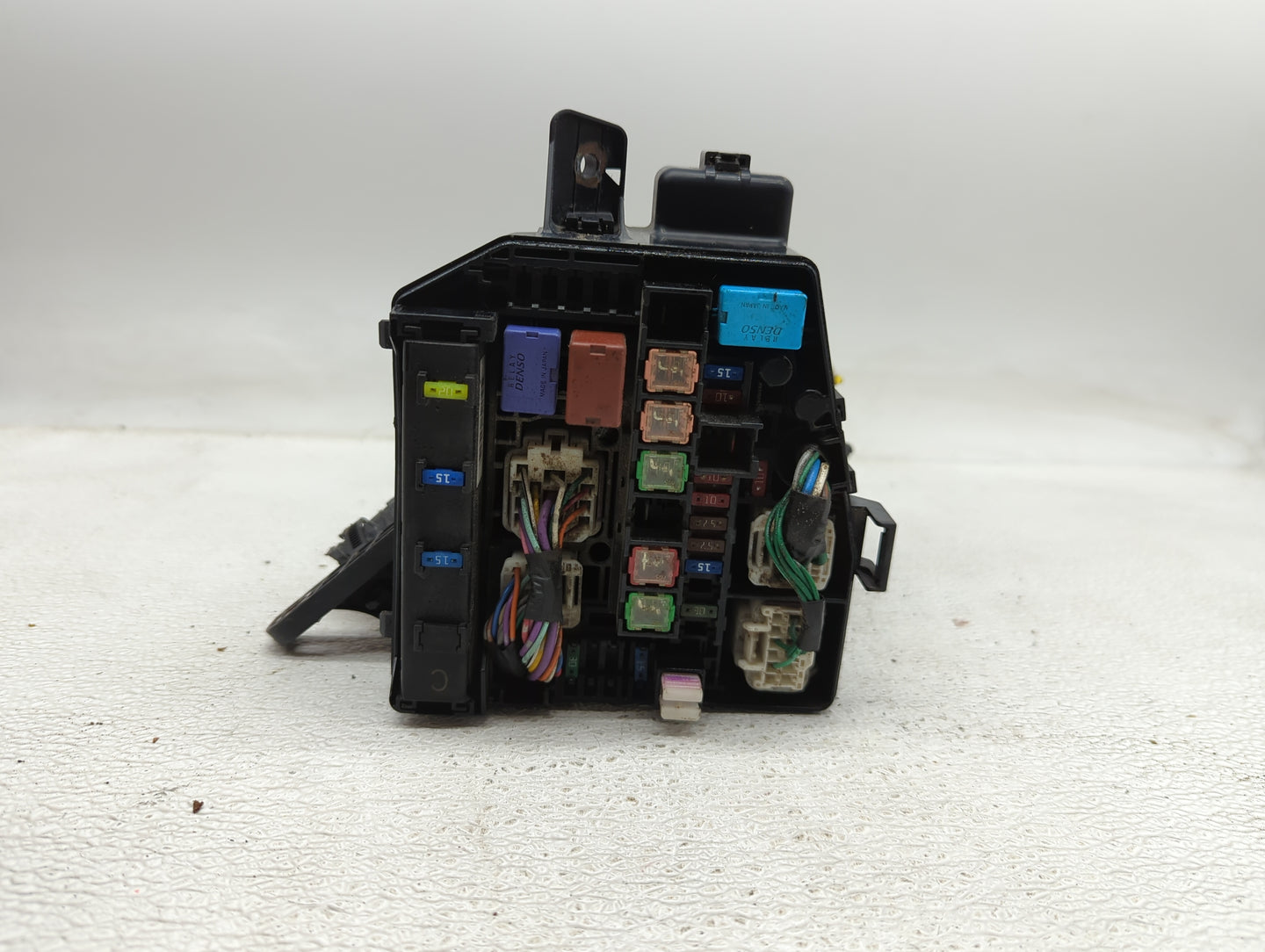 2006-2011 Toyota Yaris Fusebox Fuse Box Panel Relay Module P/N:82662-52301 Fits Fits 2006 2007 2008 2009 2010 2011 OEM Used 