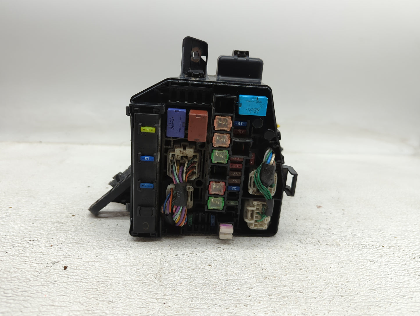 2006-2011 Toyota Yaris Fusebox Fuse Box Panel Relay Module P/N:82662-52301 Fits Fits 2006 2007 2008 2009 2010 2011 OEM Used 