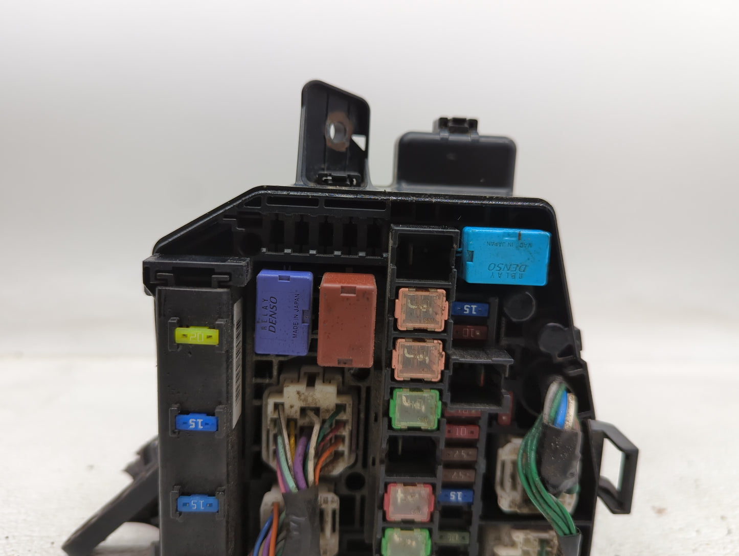 2006-2011 Toyota Yaris Fusebox Fuse Box Panel Relay Module P/N:82662-52301 Fits Fits 2006 2007 2008 2009 2010 2011 OEM Used 