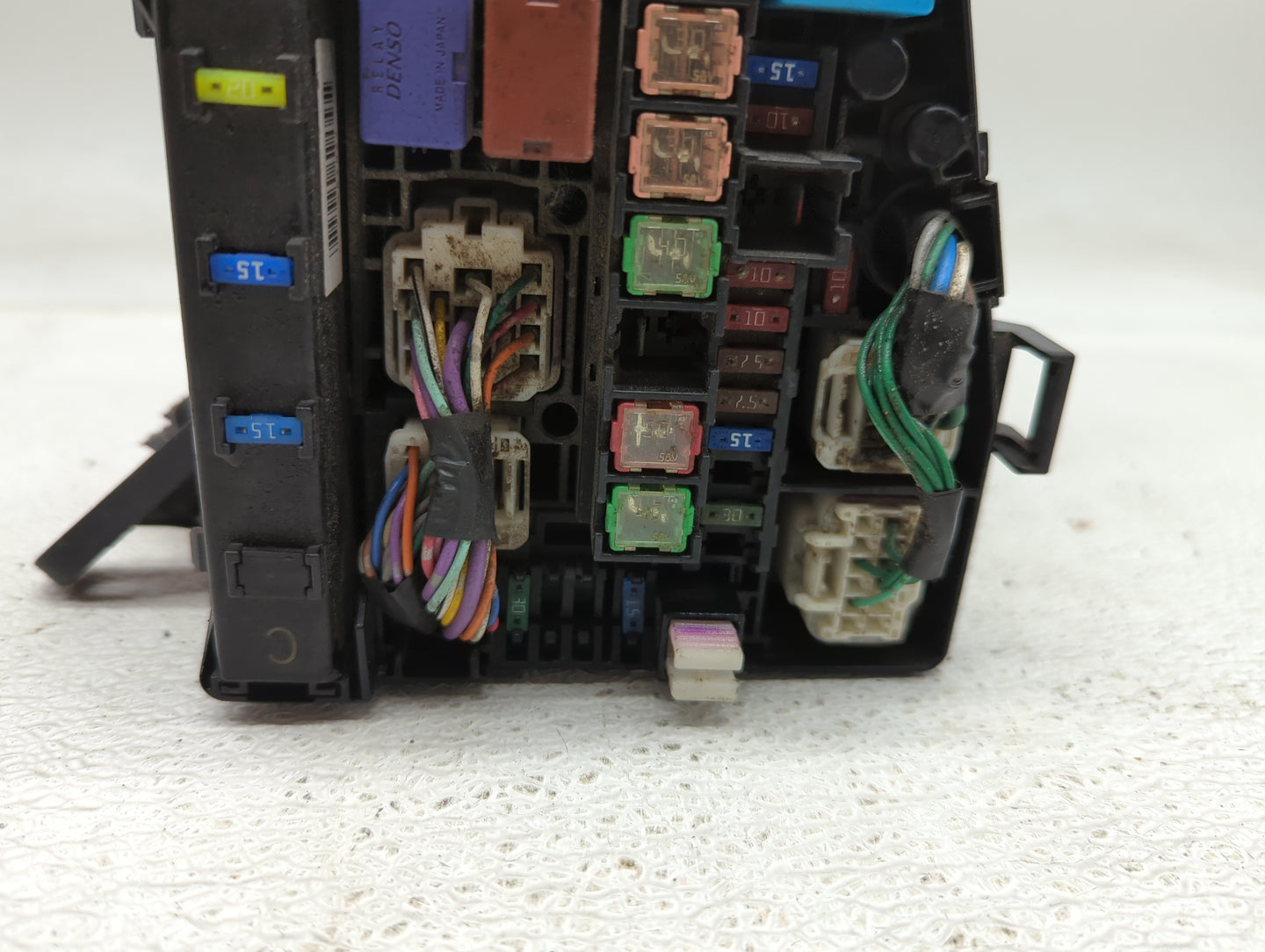 2006-2011 Toyota Yaris Fusebox Fuse Box Panel Relay Module P/N:82662-52301 Fits Fits 2006 2007 2008 2009 2010 2011 OEM Used 