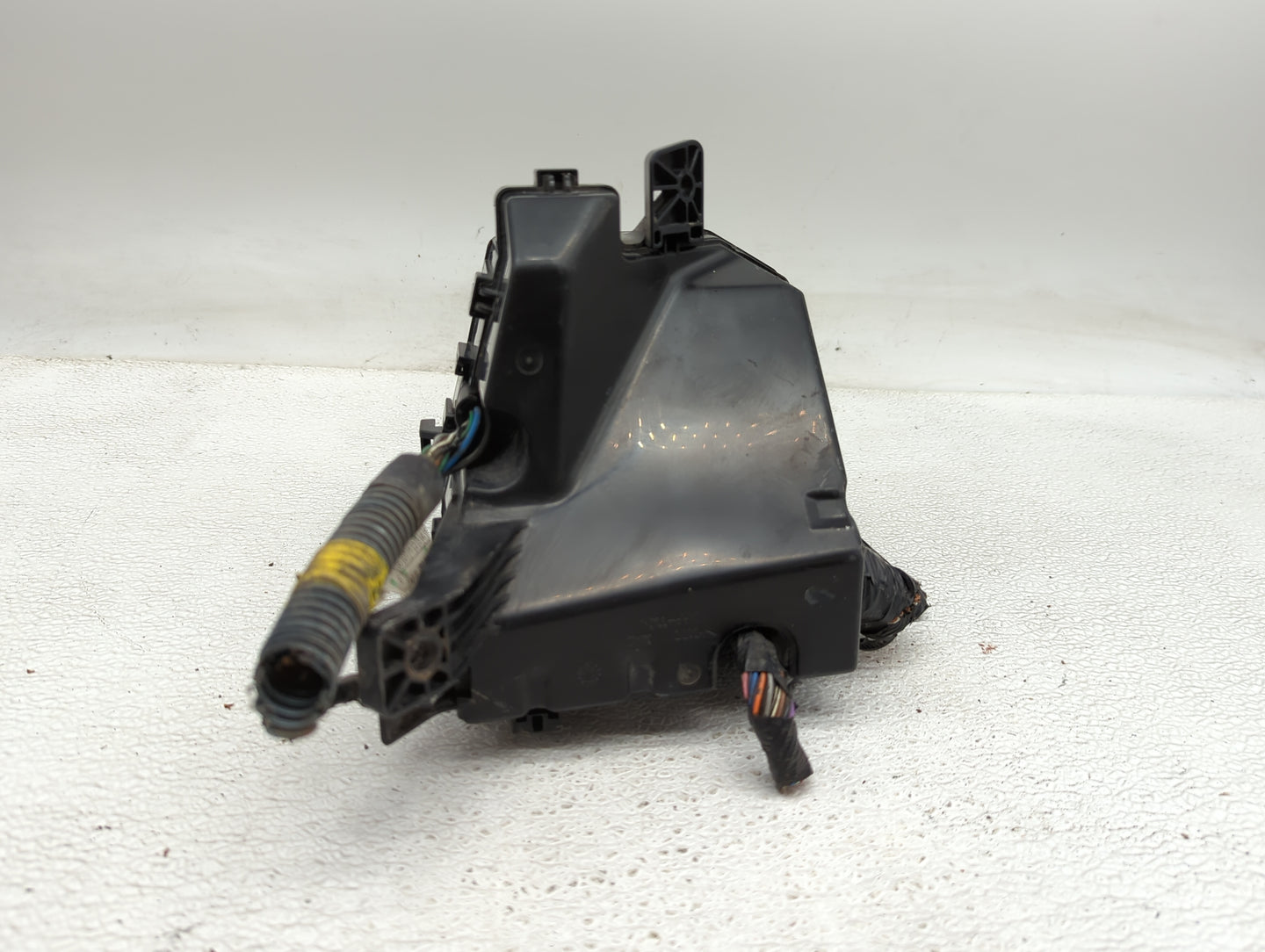 2006-2011 Toyota Yaris Fusebox Fuse Box Panel Relay Module P/N:82662-52301 Fits Fits 2006 2007 2008 2009 2010 2011 OEM Used 