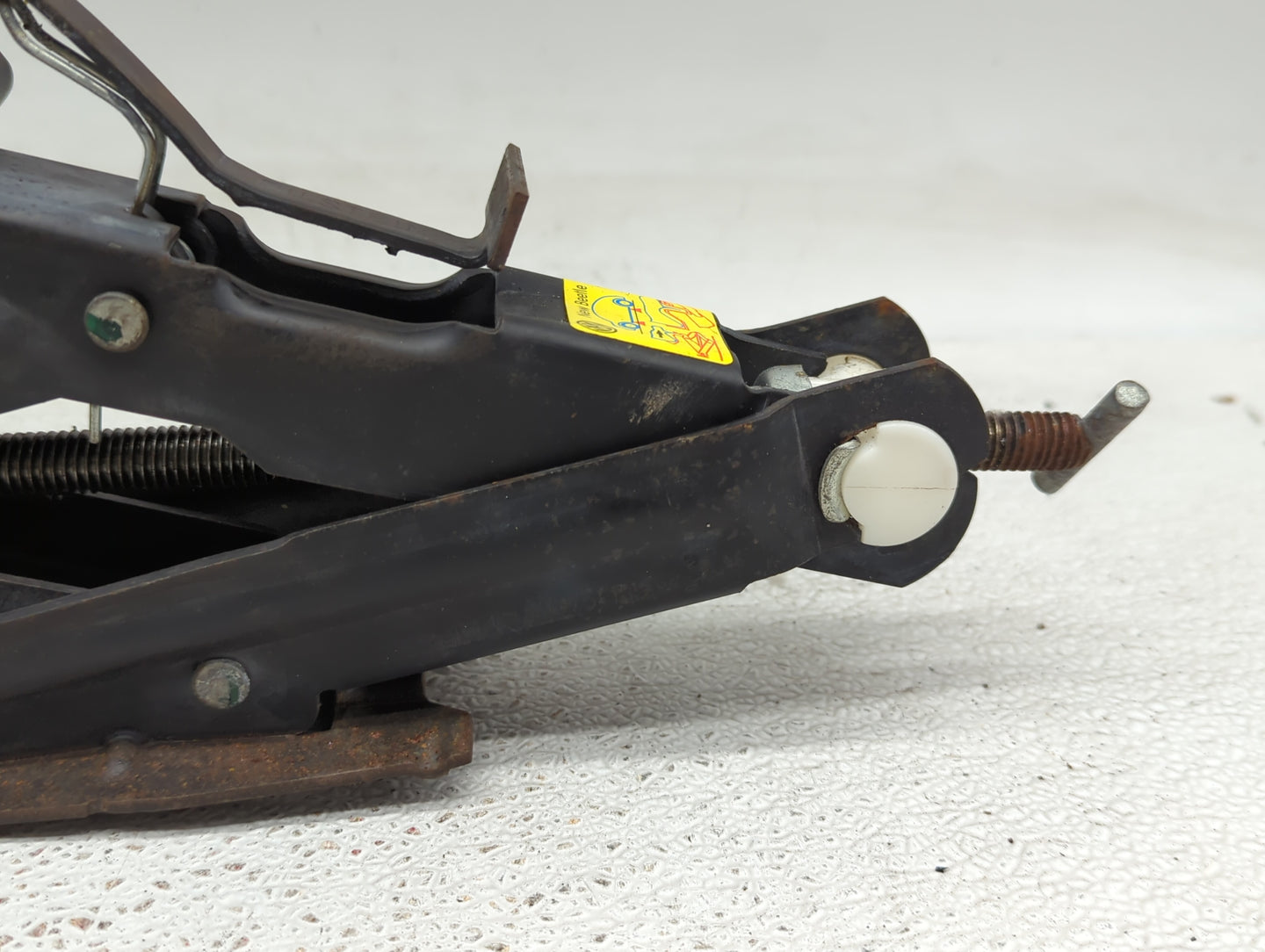 2010 Volkswagen Beetle Spare Scissor Car Jack - Oemusedautoparts1.com