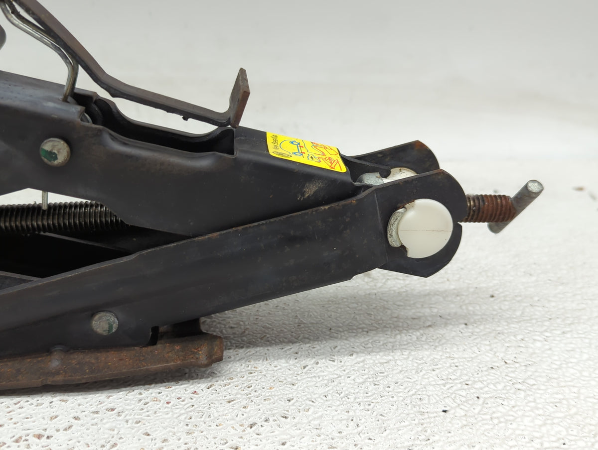 2010 Volkswagen Beetle Spare Scissor Car Jack - Oemusedautoparts1.com