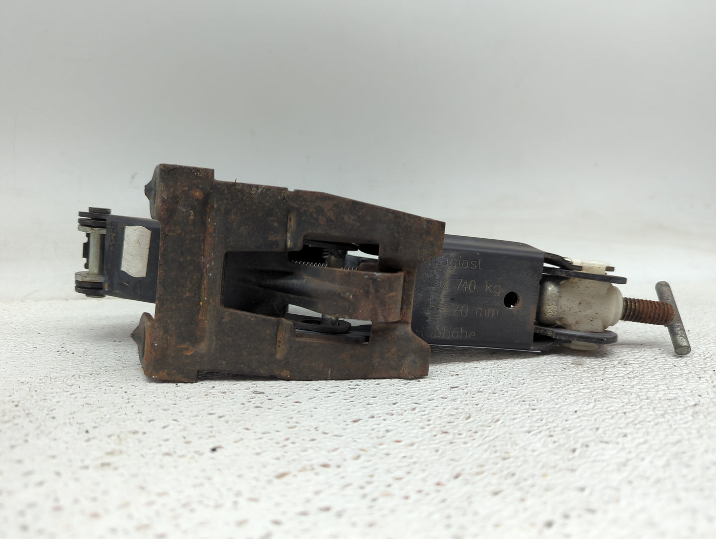 2010 Volkswagen Beetle Spare Scissor Car Jack - Oemusedautoparts1.com
