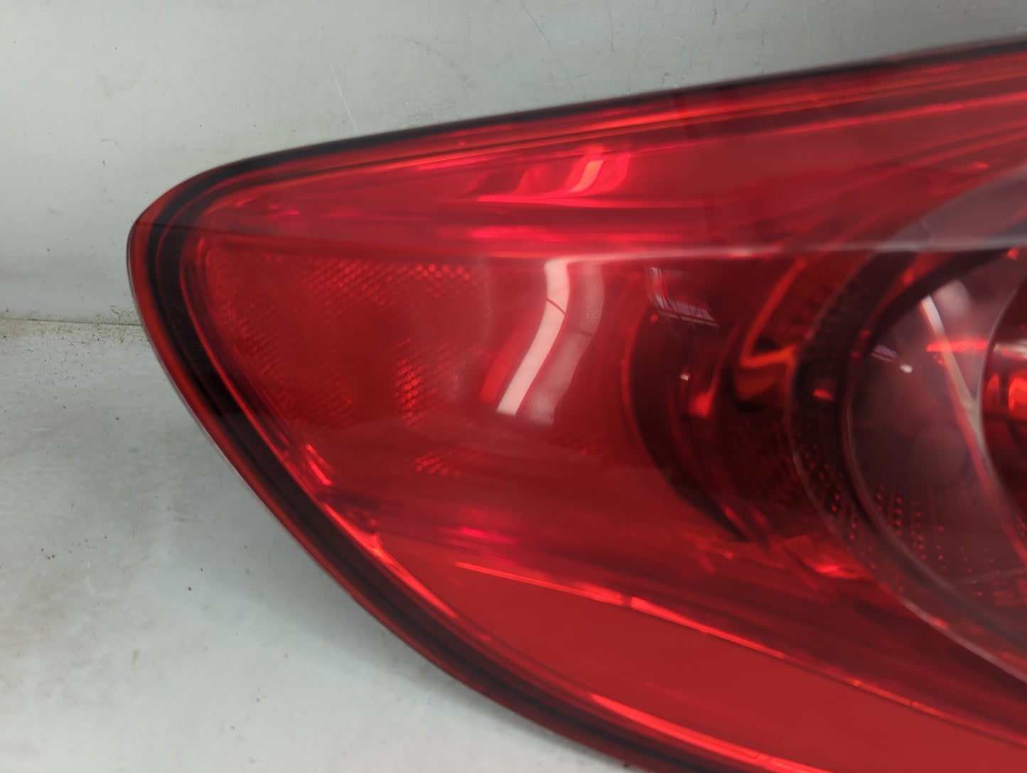 2006-2010 Volkswagen Beetle Tail Light Assembly Driver Left OEM P/N:27.09.90.02 Fits Fits 2006 2007 2008 2009 2010 OEM Used 